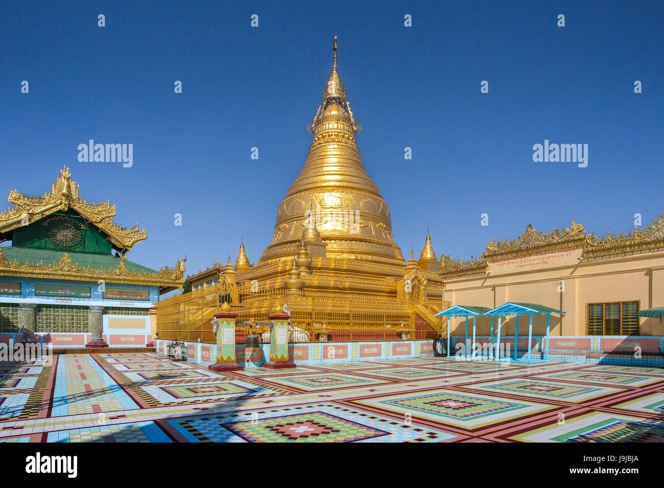 Myanmar, vicino a Mandalay, Sagaing City, U Ponya Shi Pagoda Foto Stock