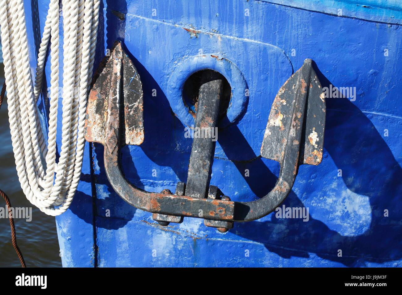 L'Europa, Germania, Meclemburgo-Pomerania occidentale, Rostock, bug, l'elemento di ancoraggio in un pesce fresa al Warnow Foto Stock