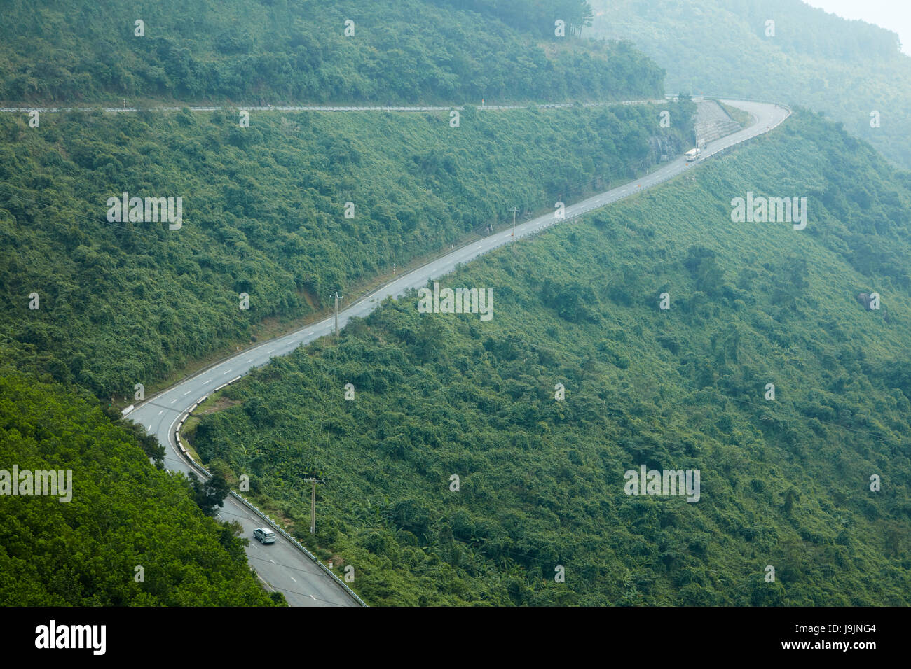 Hai Van passano sopra Truong Son Mountain Range, tra Da Nang e tonalità, Vietnam Foto Stock