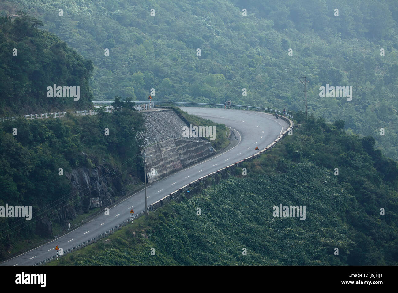 Hai Van passano sopra Truong Son Mountain Range, tra Da Nang e tonalità, Vietnam Foto Stock