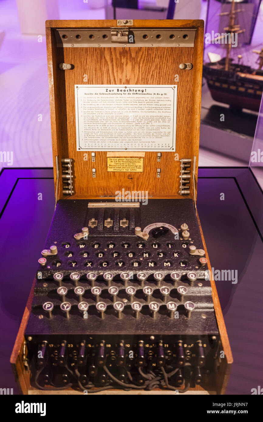 Inghilterra, Londra, South Kensington, il Museo della Scienza, Tedesco macchina Enigma datata 1934 Foto Stock