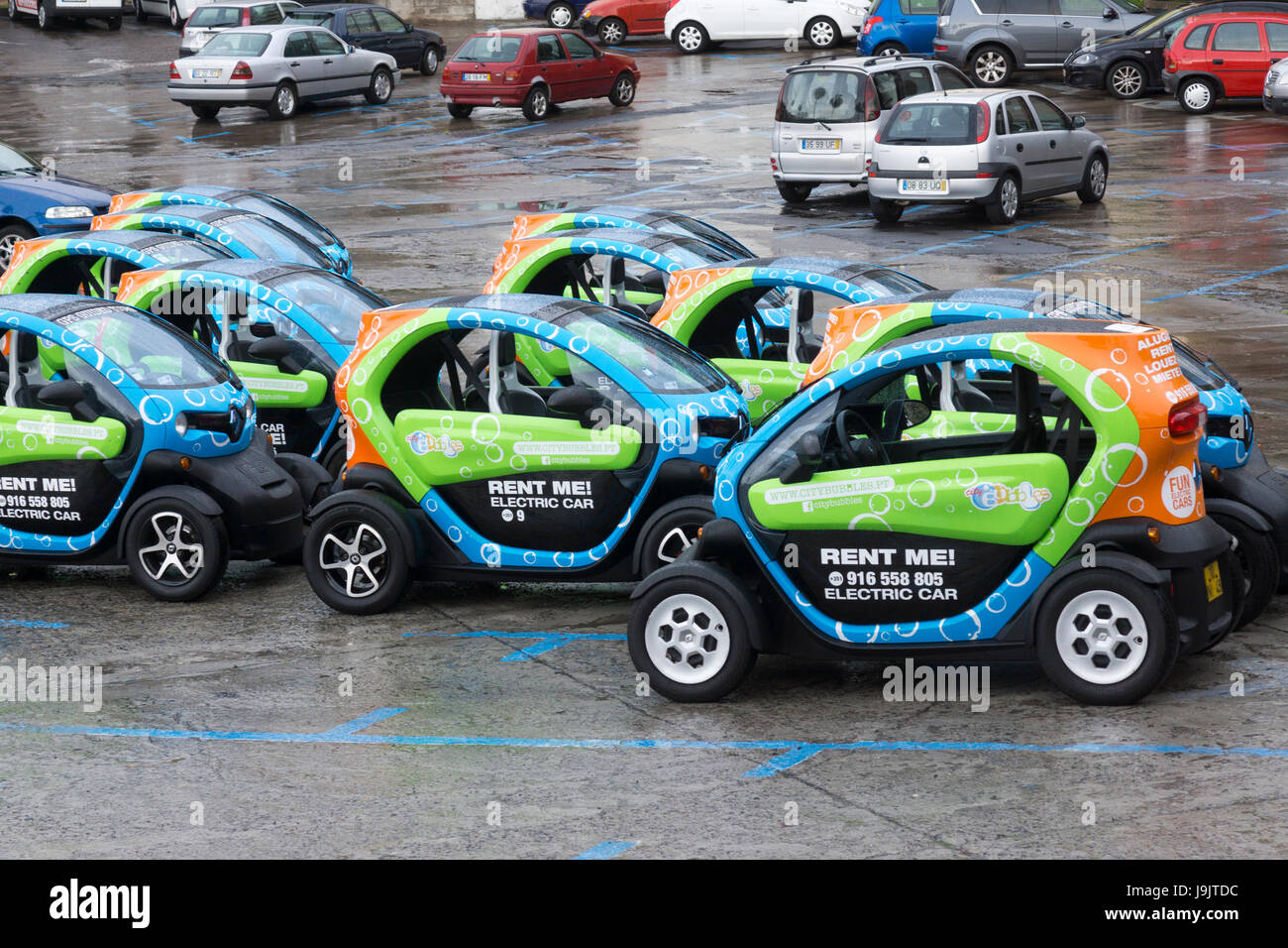 Le automobili elettriche - 'Città bolle" per touring di Madera, a Câmara de Lobos Foto Stock