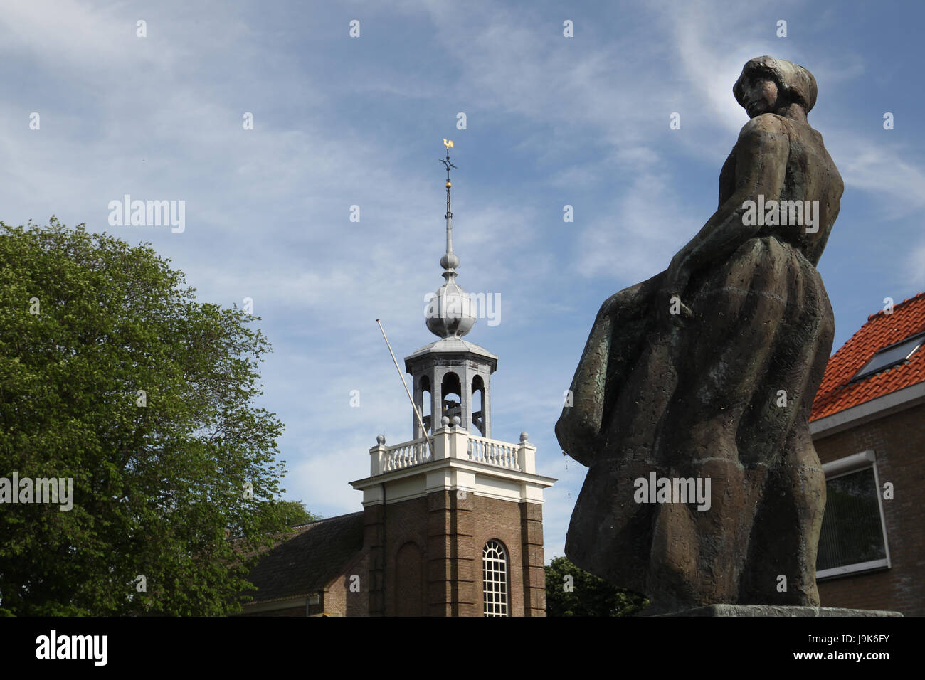 Memorial situato in Urk, Paesi Bassi, un omaggio a tutti gli uomini che sono morti in mare. Le placche sulla parete elenca gli uomini nell'anno in cui sono stati persi. Foto Stock