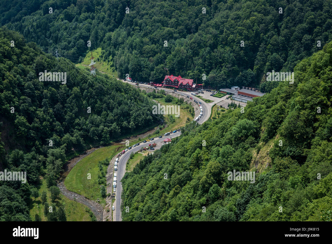 Transfagarasan road vista dal castello di Poenari anche chiamato Cittadella Poenari sull altopiano del Monte Cetatea, Romania, uno dei principali Vlad III Impalatore fortezza Foto Stock
