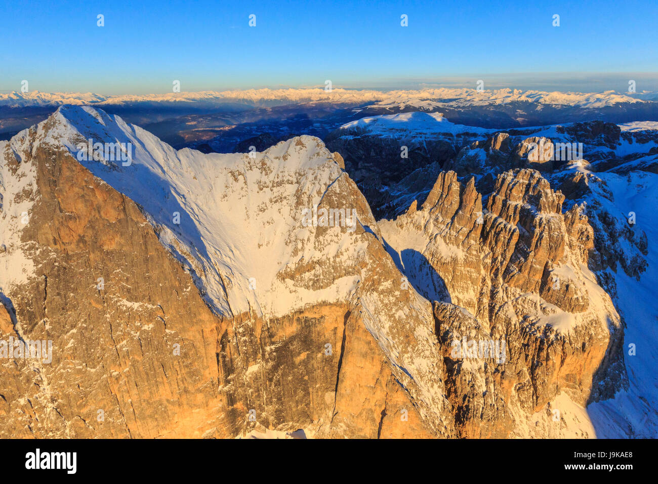 Vista aerea del Catinaccio e Torri di Vajolet al tramonto. Sciliar Parco naturale Dolomiti Trentino Alto Adige Italia Europa Foto Stock