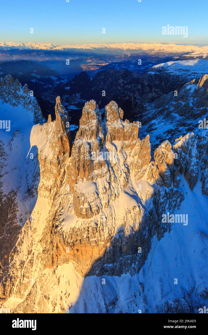 Vista aerea del Catinaccio e Torri di Vajolet al tramonto. Sciliar Parco naturale Dolomiti Trentino Alto Adige Italia Europa Foto Stock