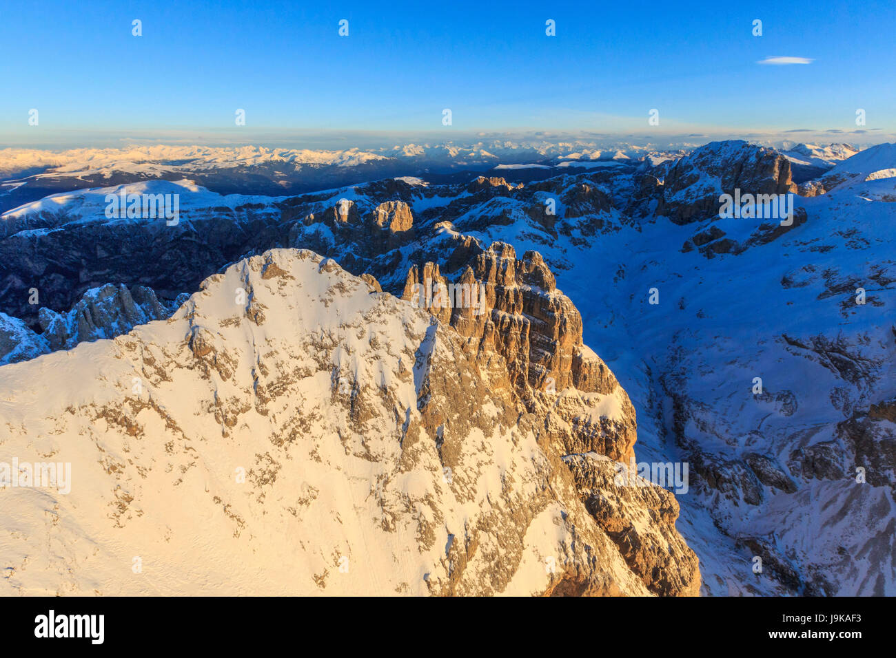 Vista aerea del Catinaccio e Torri di Vajolet al tramonto. Sciliar Parco naturale Dolomiti Trentino Alto Adige Italia Europa Foto Stock