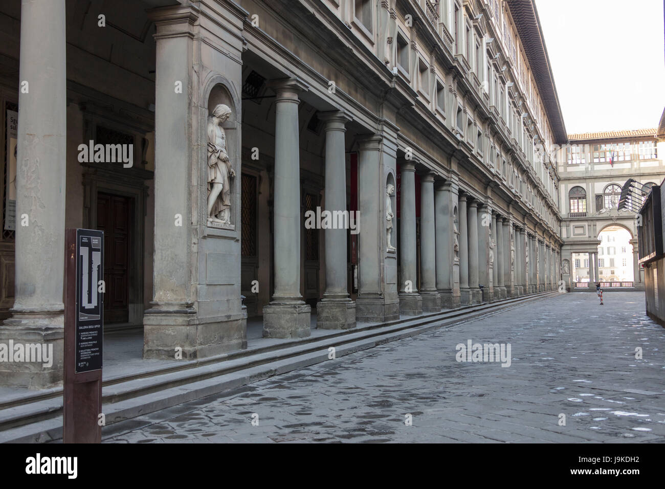 Vista dell'esterno builidng dell'Art Museum Galleria degli Uffizi a Firenze Toscana Italia Europa Foto Stock