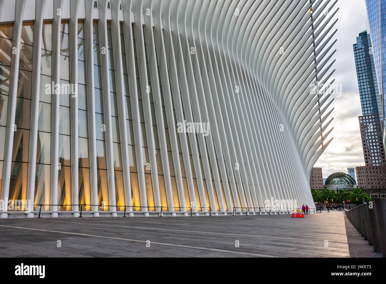 World Trade Center Hub di trasporto da Santiago Calatrava esterno, New York Foto Stock World Trade Center Hub di trasporto da Santiago Calatrava esterno, New York Foto Stock