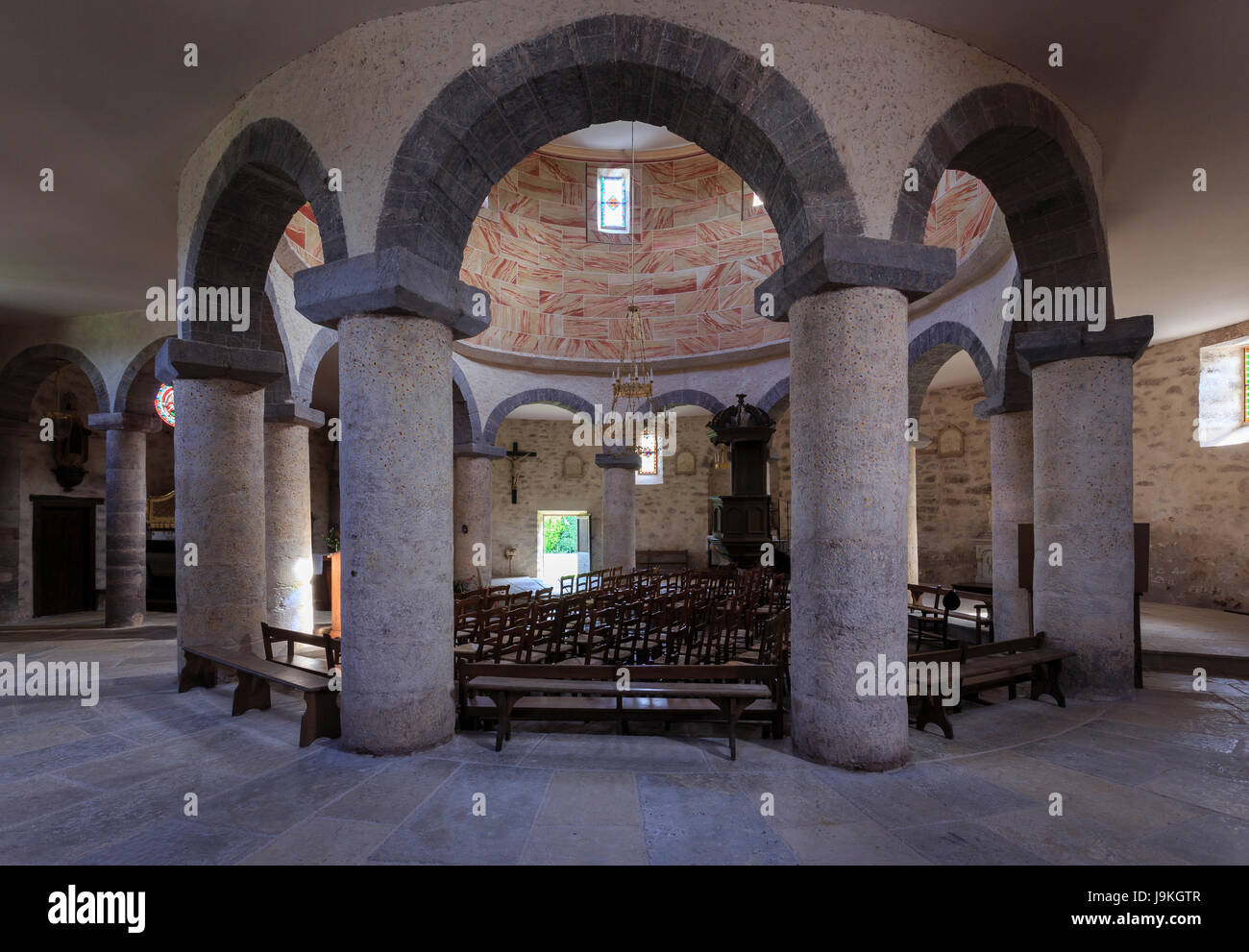 Francia, Correze, Saint Bonnet la riviere, chiesa rotonda ispirata al Santo Sepolcro Foto Stock