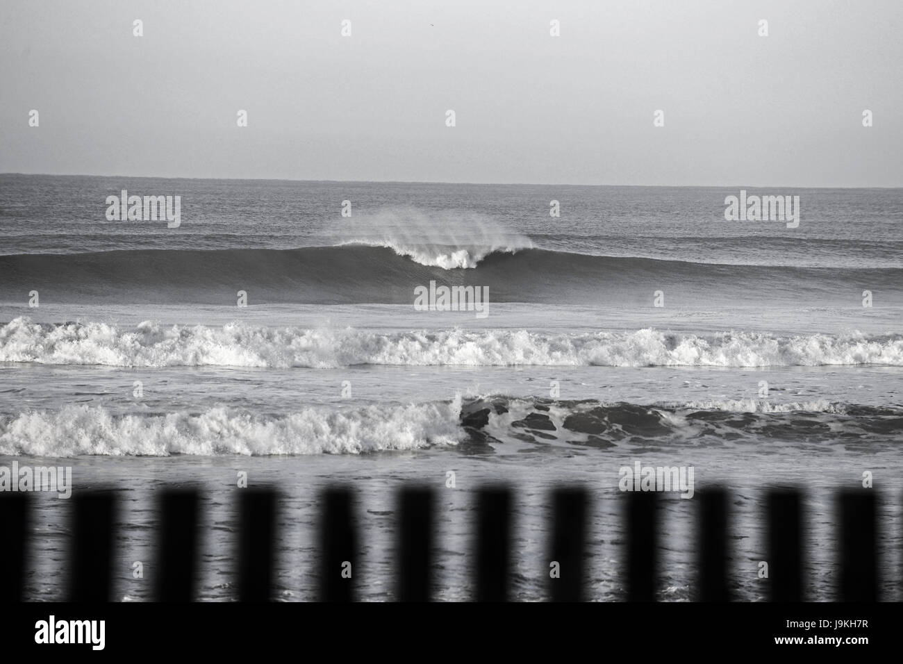 Onde bellissime in atmosfera del tramonto Foto Stock