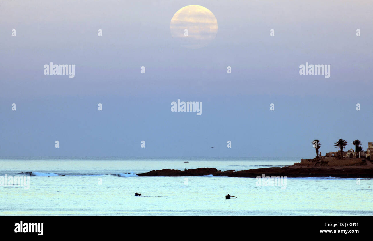 Bella spiaggia Moonlight scenario a Agadir, Marocco Foto Stock