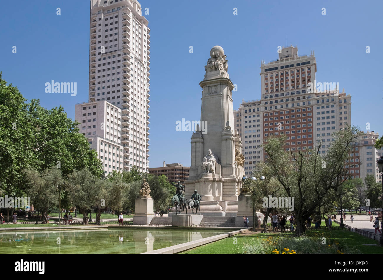 Plaza de Espana (Piazza di Spagna), con il monumento a Miguel de Cervantes Saavedra, Madrid, Spagna Foto Stock