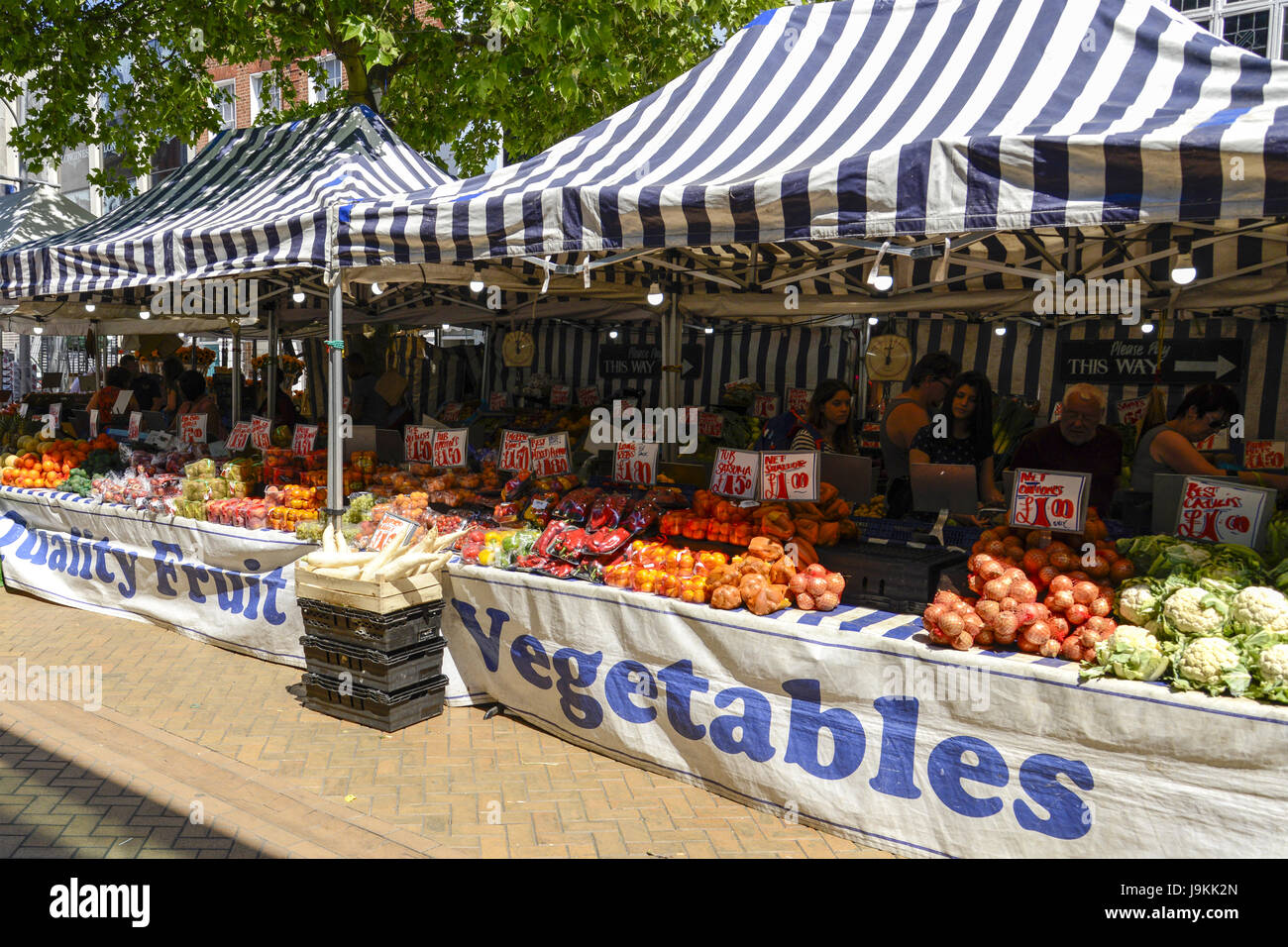 Il mercato del venerdì, High Street, Chelmsford Essex, Inghilterra, Regno Unito Foto Stock