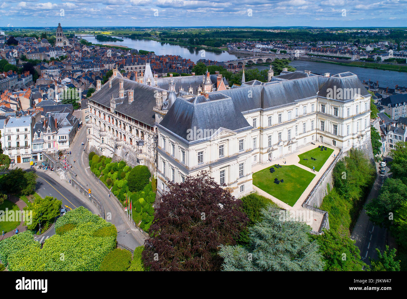 Francia, Loir-et-Cher (41), la Vallée de la Loire classée au Patrimoine Mondial de l'UNESCO, le Château de Blois (vue aérienne)//Francia, Loir-et-Cher, Loi Foto Stock