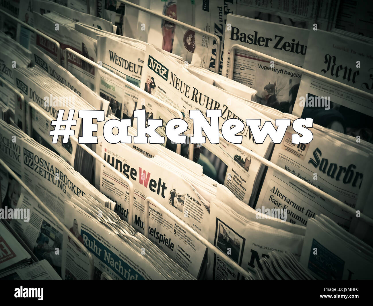 News Le carte con una finta News Tag Hash Foto Stock