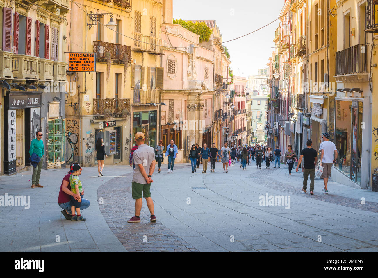 Cagliari centro città, la via Manno - un popolare via dello shopping - nel centro di Cagliari, Sardegna. Foto Stock