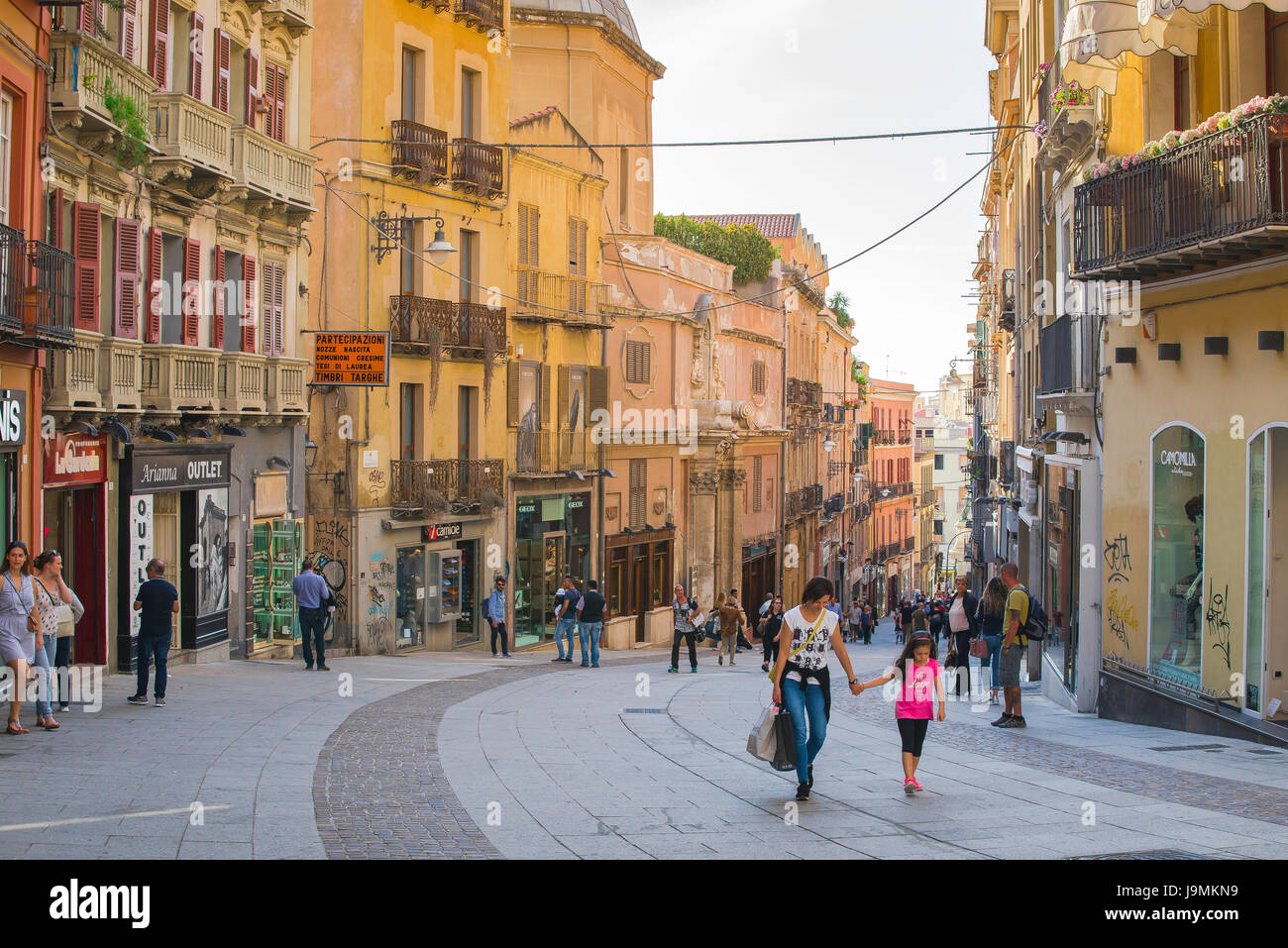 Cagliari Sardegna shopping, la via Manno - un popolare via dello shopping - nel centro di Cagliari. Foto Stock