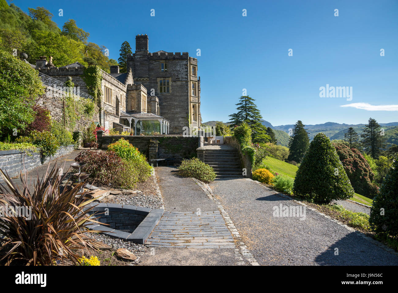 Plas Tan y Bwlch centro di studio e giardini nei pressi di Maentwrog in Snowdonia, Galles del Nord, Regno Unito. Foto Stock