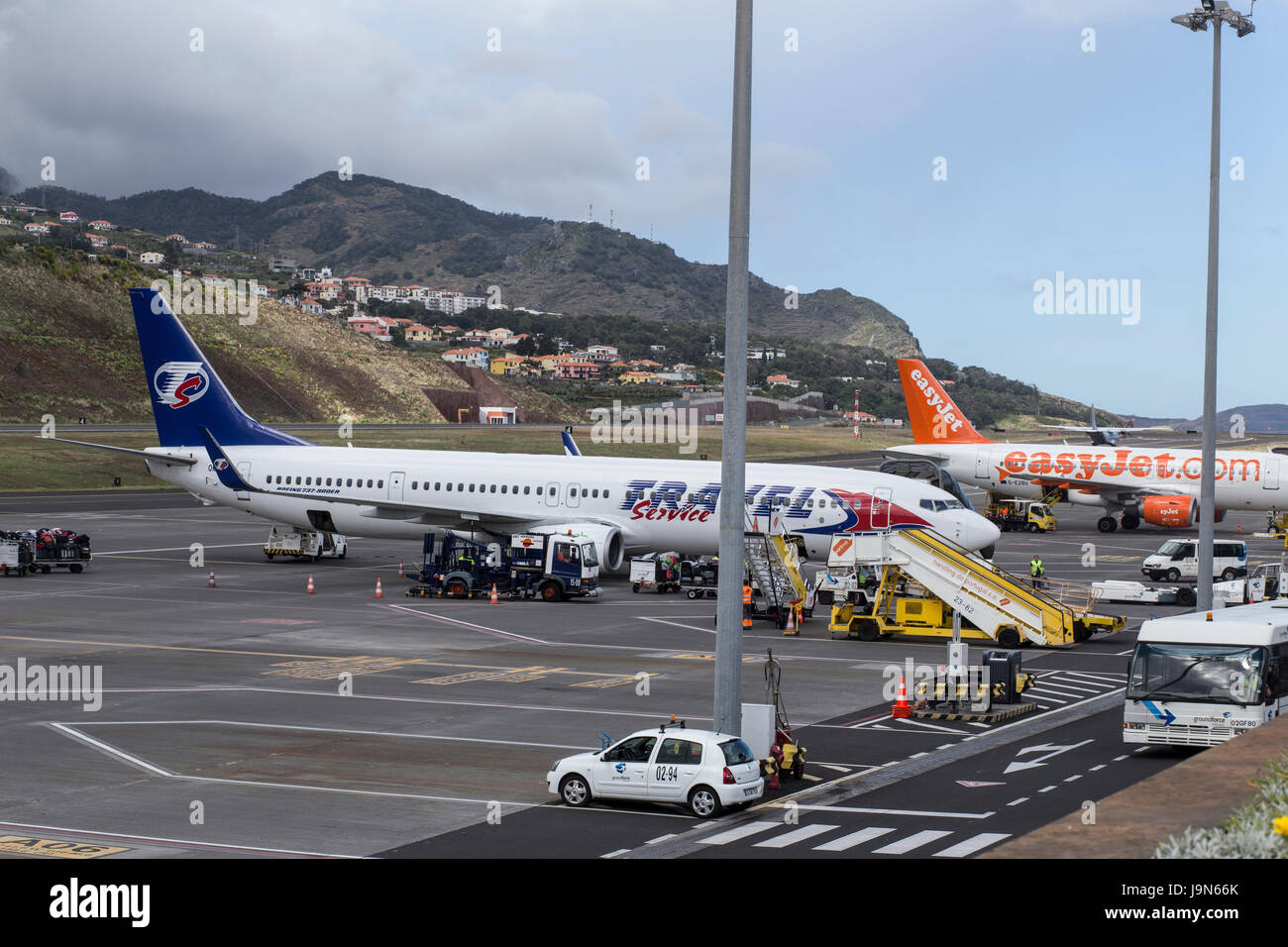 Boeing 737-9GJ dell'aeroporto di Madeira, vicino Fuchal, recentemente rinominato Christiano Ronaldo International Airport Foto Stock