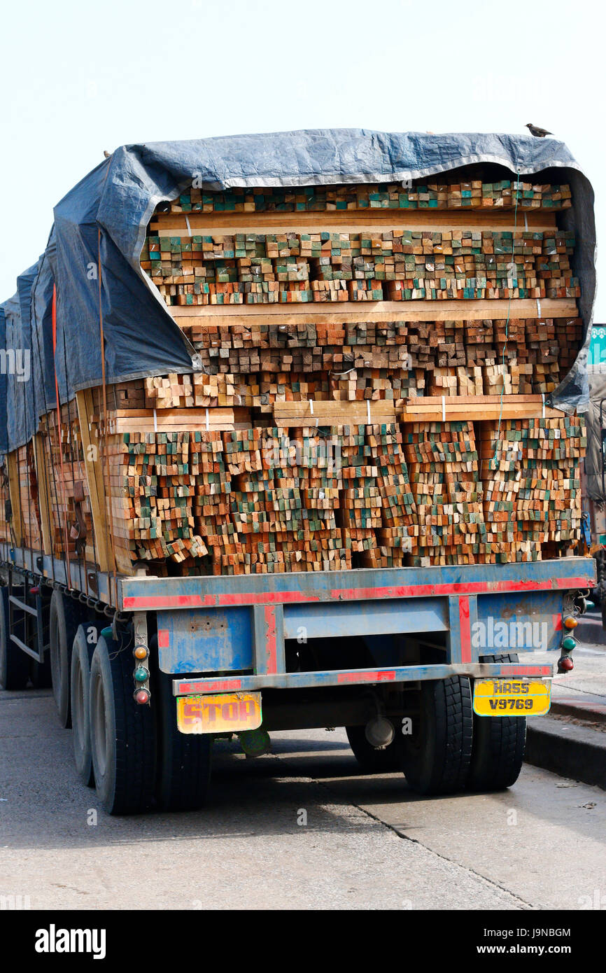 Carrello trasporta i blocchi di legno Foto Stock