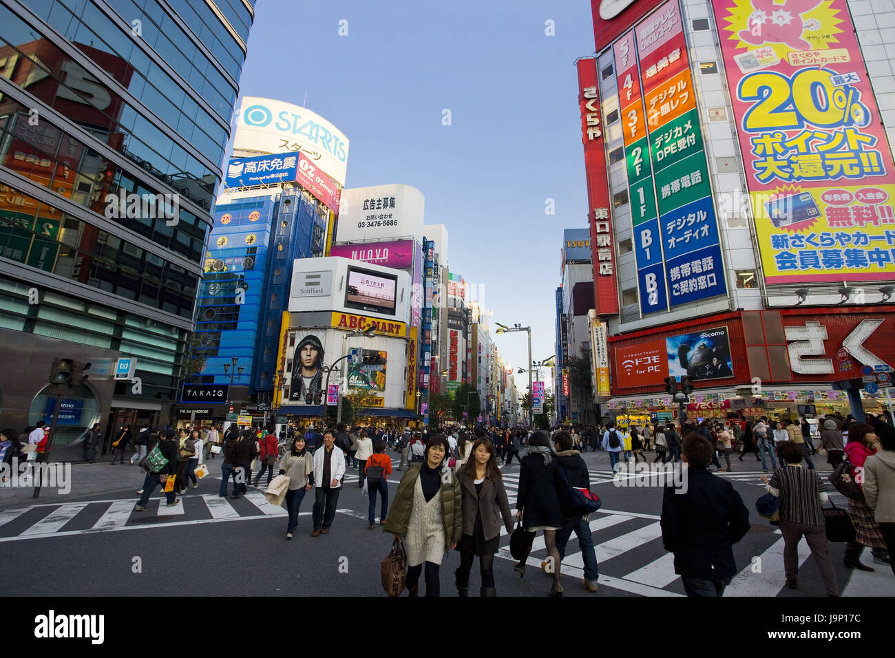 Giappone,Tokyo,quartiere di Shinjuku,lato est,passante, Foto Stock