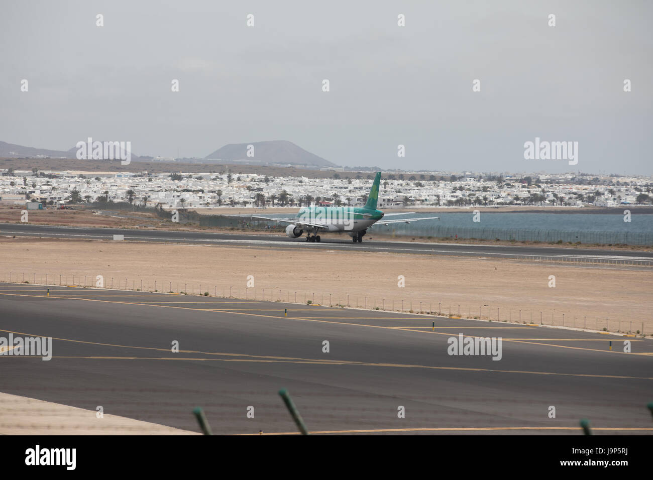 ARECIFE, Spagna - Aprile 15 2017: Airbus A320 di Aer Lingus pronto al decollo a Lanzarote Airport Foto Stock