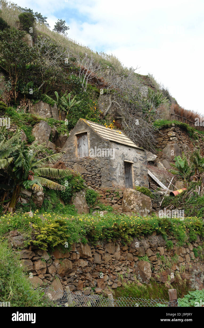 Il Portogallo,Madera,spedizione Moniz,Lamaceiros,acciaierie,isola,rock,natura,casa in pietra,acciaierie in pietra,pietra muro difensivo,mura difensive,vegetazione, Foto Stock