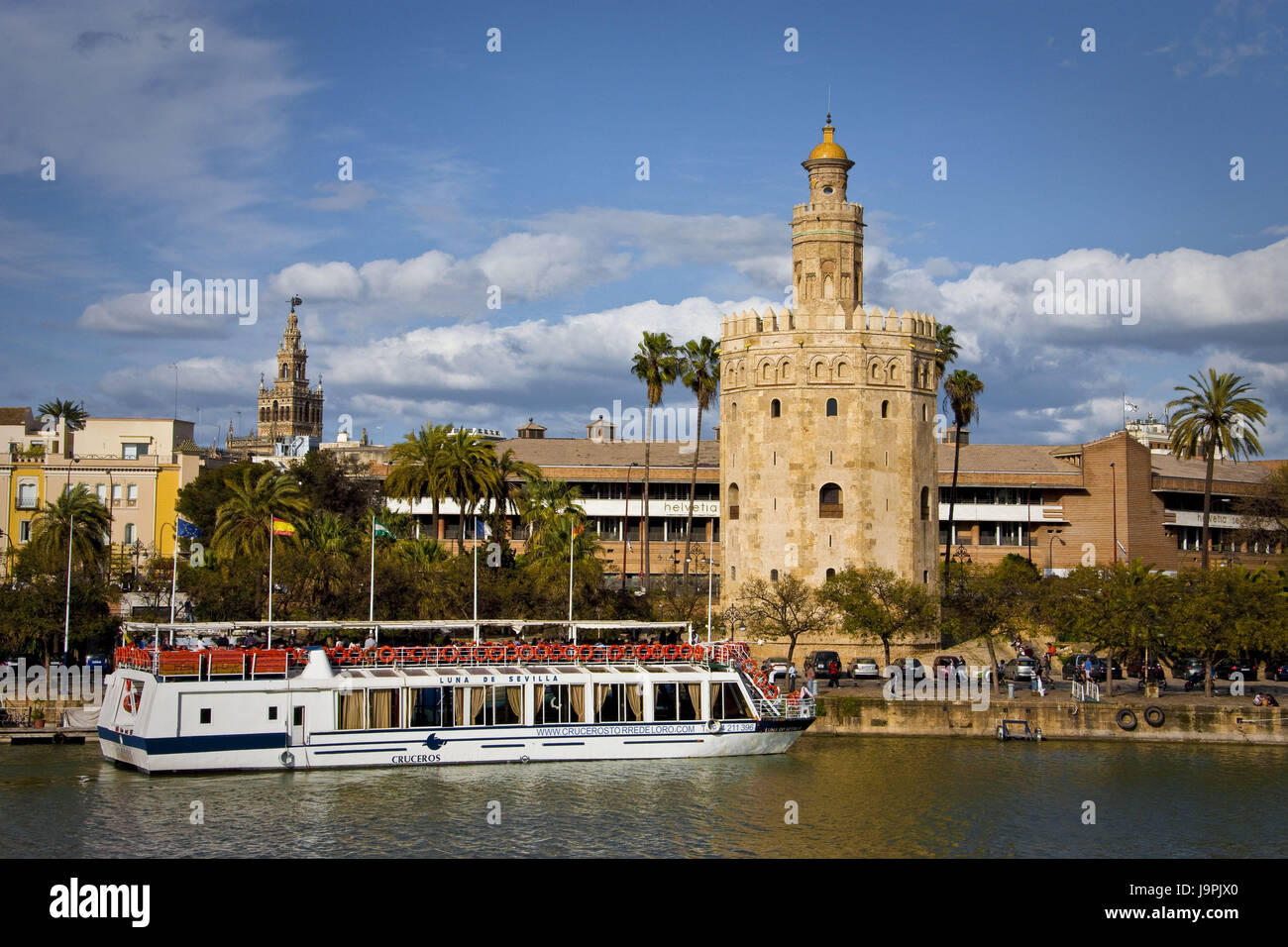 Spagna,Andalusia,Siviglia,Guadalquivir,vacanza nave,Torre del Oro, Foto Stock