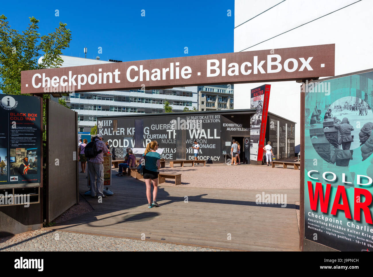 Ingresso alla scatola nera, un padiglione di informazioni sulla storia del Checkpoint Charlie e il muro di Berlino, Berlino, Germania Foto Stock