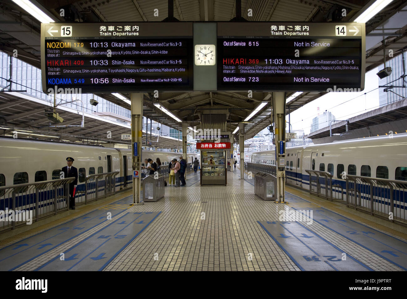 Giappone,Tokyo,la stazione di Tokyo,piattaforma,commissioni informazioni,Asia,Asia Orientale,città,capitale,città,treni,traiettoria,trasporto ferroviario,le vie,sezione,mezzi di trasporto,pubblicamente,traiettoria traffico,trasporto,trasporto di esseri umani,icona,Schnelllebigkeit,urbanità,persona,stazione ferroviaria,arresta, Foto Stock