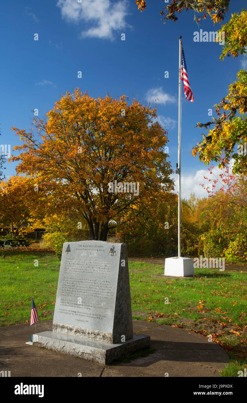 Il fiume di polvere lasciate'er Buck memorial, Camp Adair Memorial Garden, EE Wilson Area faunistica, Oregon Foto Stock