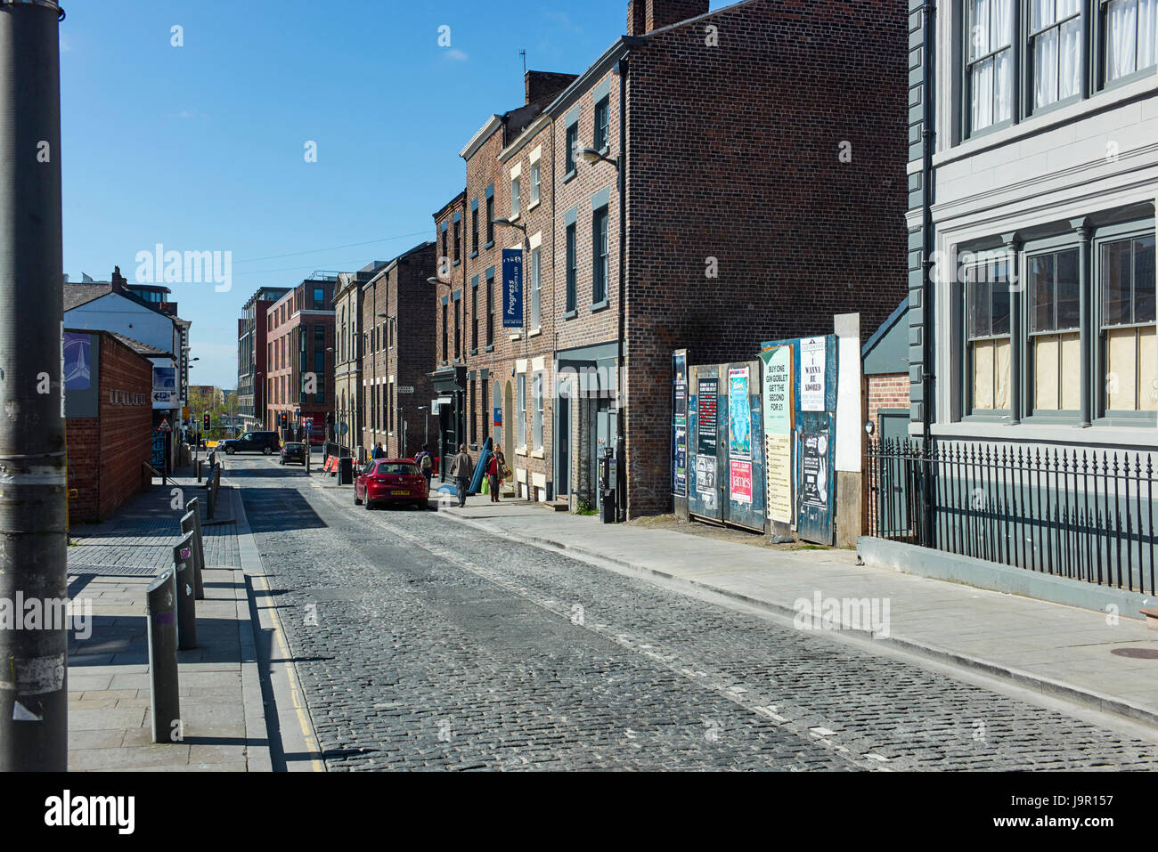 Guardando verso il Baltic Triangle area di Liverpool da grassetto area di strada Foto Stock