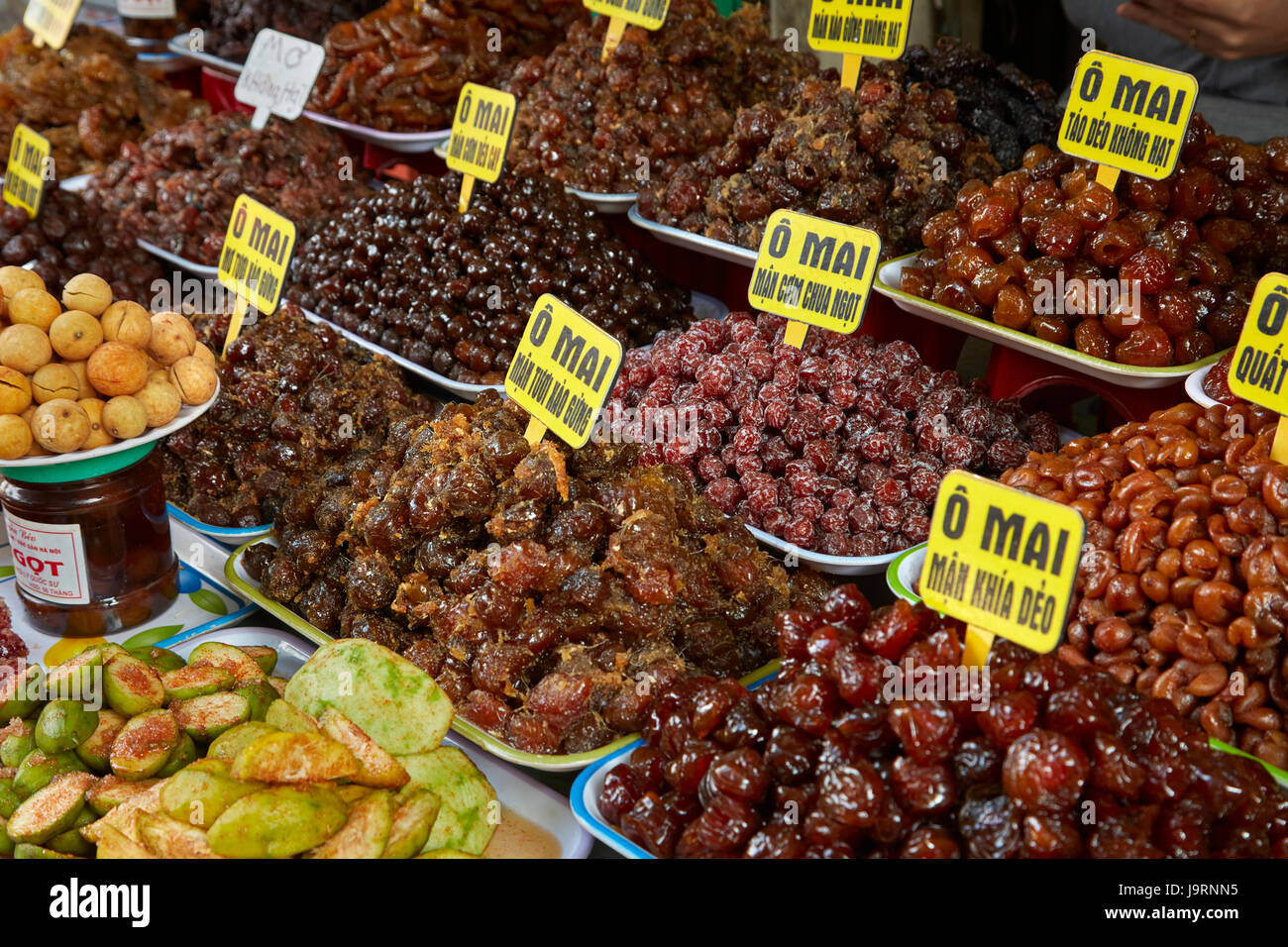 Sticky stallo di frutta, il vecchio quartiere di Hanoi, Vietnam Foto Stock