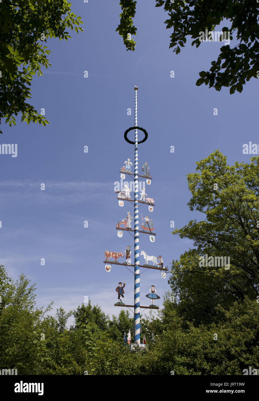 La germania,la Baviera,Vilshofen sul Danubio,maypole,bianco-blu, Foto Stock