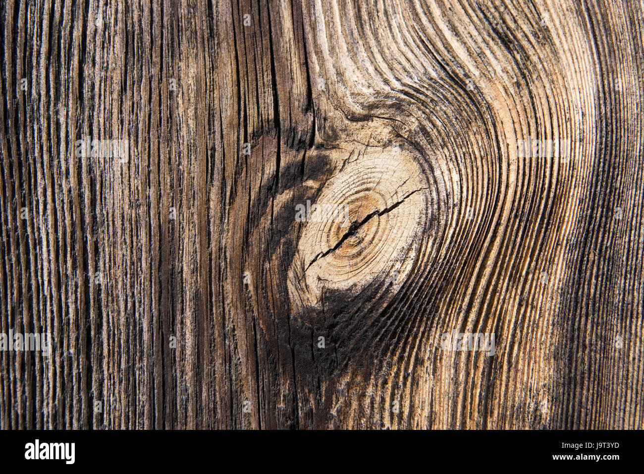 Springboard,close up,in legno,trampolino di legno,struttura in legno,struttura,le venature del legno,grano,le linee,ruvido,vecchio,rustico,dalle intemperie,in modo disuguale,medium close-up,knothole,ramo,marrone,dettaglio, Foto Stock