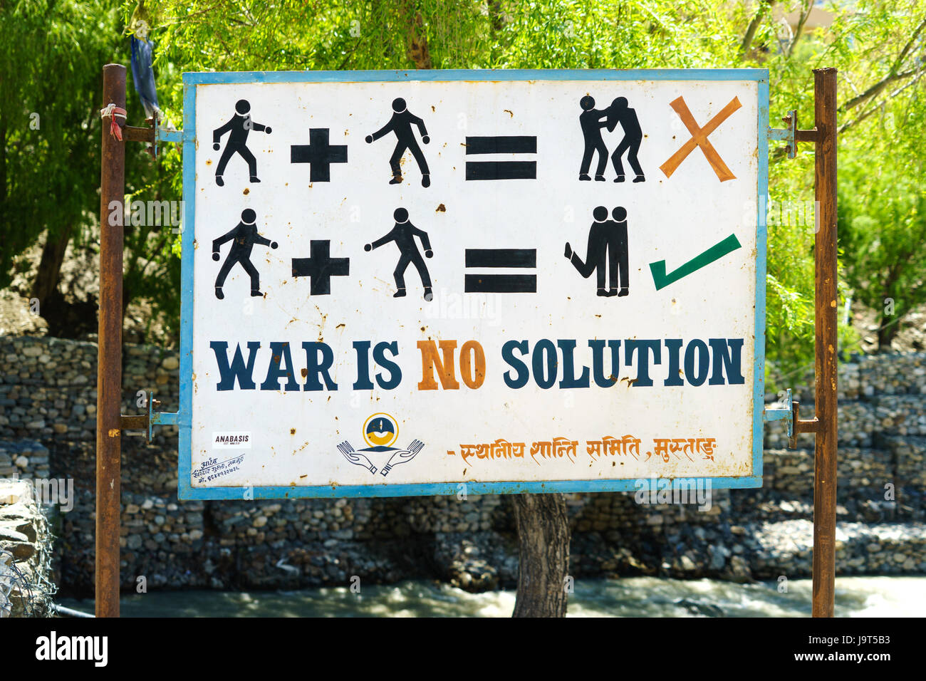 La guerra non è la soluzione segno, Jomsom, Mustang superiore, Nepal. Foto Stock