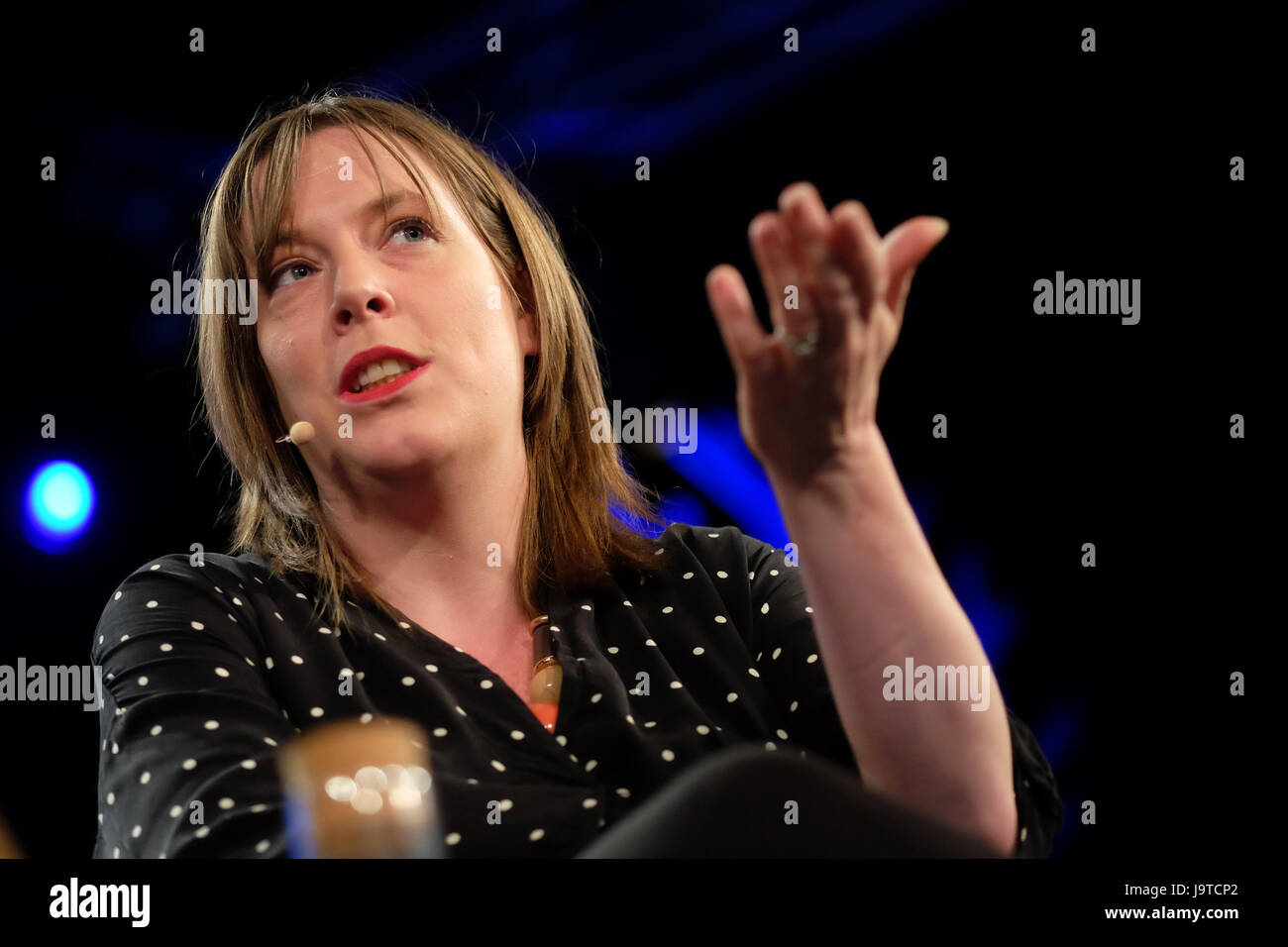 Hay Festival 2017 - Hay on Wye, Wales, Regno Unito - Giugno 2017 - Jess Phillips MP del lavoro sul palco del Festival di fieno per discutere il suo libro Everywoman - Una donna di verità circa la verità - Steven Maggio / Alamy Live News Foto Stock