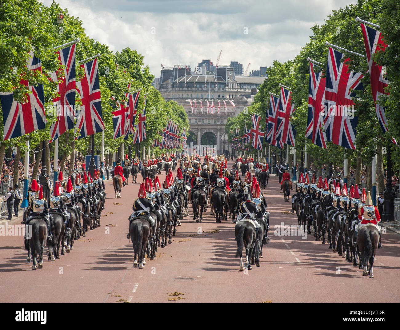 Il centro commerciale di Londra, Regno Unito. Il 3 giugno, 2017. La penultima prova per la regina il compleanno Parade, il maggiore generale della revisione avviene con famiglia soldati di cavalleria del Blues e membri di famiglie reali e di vita delle guardie a cavallo lungo il viale verso la sfilata delle Guardie a Cavallo. Credito: Malcolm Park editoriale/Alamy Live News. Foto Stock