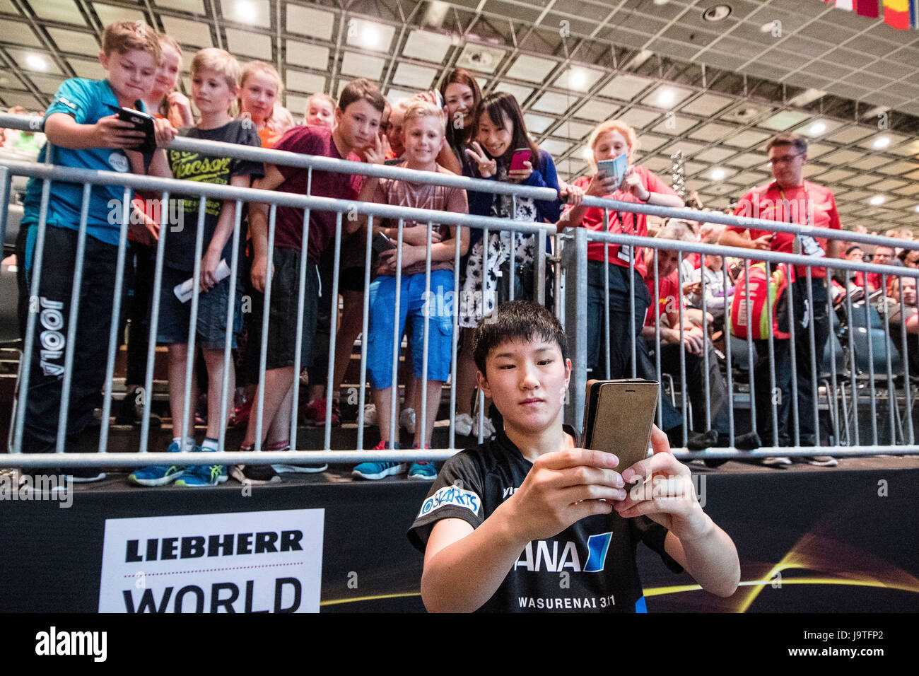 Tomokazu Harimoto (JPN), 02 giugno 2017, mondo ITTF Ping Pong Champioship in Messe Dusseldorf, Germania, Europa (foto di Enrico Calderoni/AFLO SPORT) [0391] Foto Stock