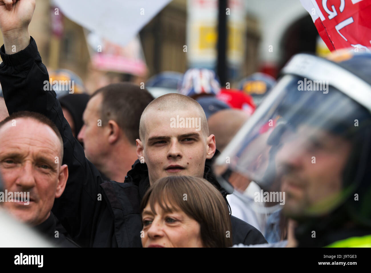 Liverpool Regno Unito, 3 giugno 2017. L'EDL sostenitori e anti- sostenitori fascista si scontrano in Liverpool Merseyside Regno Unito. Credito: Ken Biggs/Alamy Live News. Foto Stock