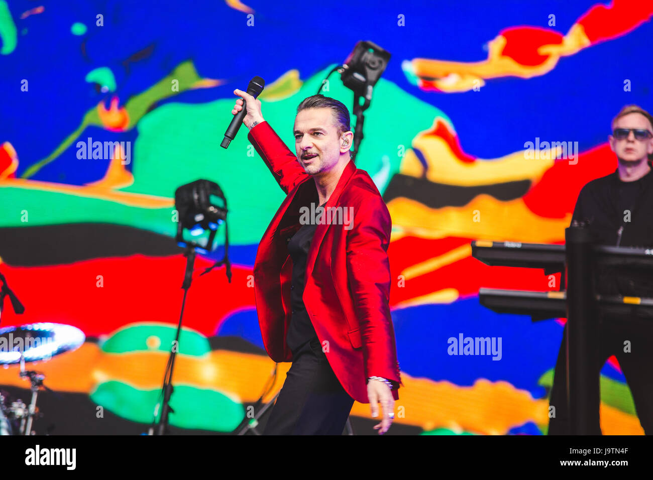 Londra, Regno Unito. Il 3 giugno, 2017. Dave Gahan, Martin Gore e Andy Fletcher del British elctronic Band Depeche Mode, eseguire presso il London Stadium sul solo UK Data di loro 2017 "acquavite" tour globale di credito: Myles Wright/ZUMA filo/Alamy Live News Foto Stock
