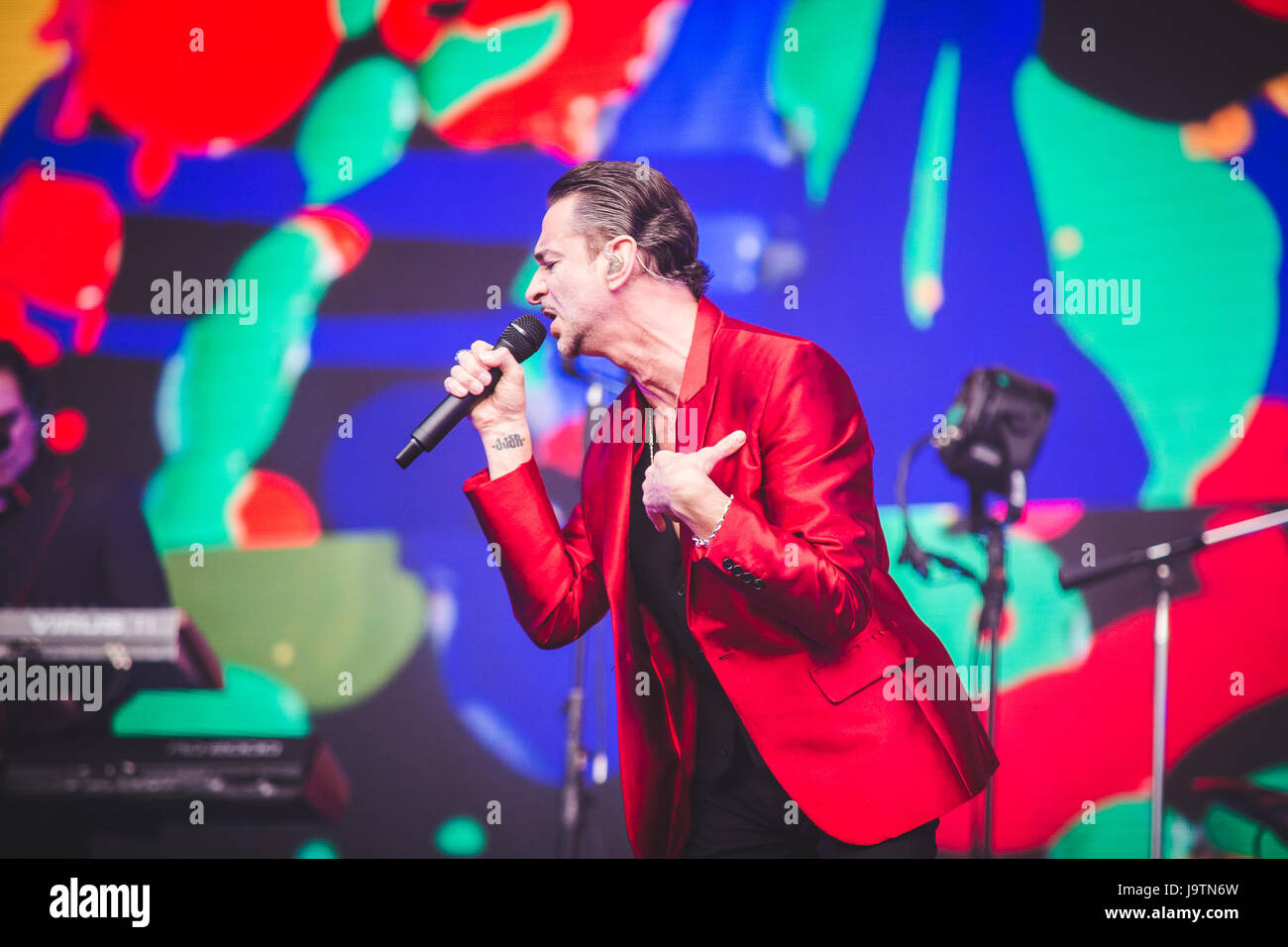 Londra, Regno Unito. Il 3 giugno, 2017. Dave Gahan, Martin Gore e Andy Fletcher del British elctronic Band Depeche Mode, eseguire presso il London Stadium sul solo UK Data di loro 2017 "acquavite" tour globale di credito: Myles Wright/ZUMA filo/Alamy Live News Foto Stock