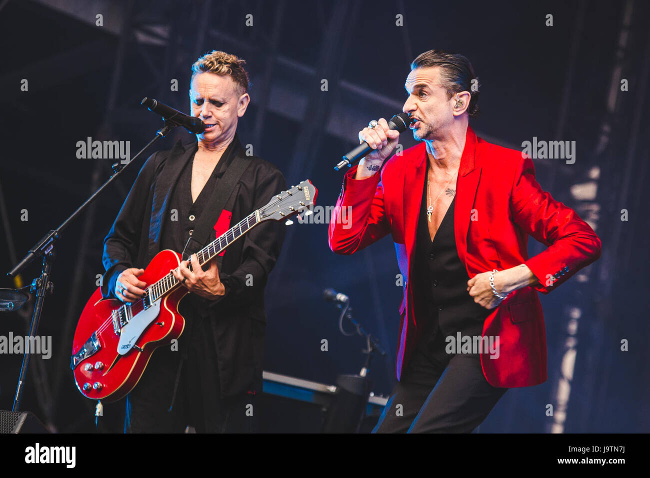 Londra, Regno Unito. Il 3 giugno, 2017. Dave Gahan, Martin Gore e Andy Fletcher del British elctronic Band Depeche Mode, eseguire presso il London Stadium sul solo UK Data di loro 2017 "acquavite" tour globale di credito: Myles Wright/ZUMA filo/Alamy Live News Foto Stock