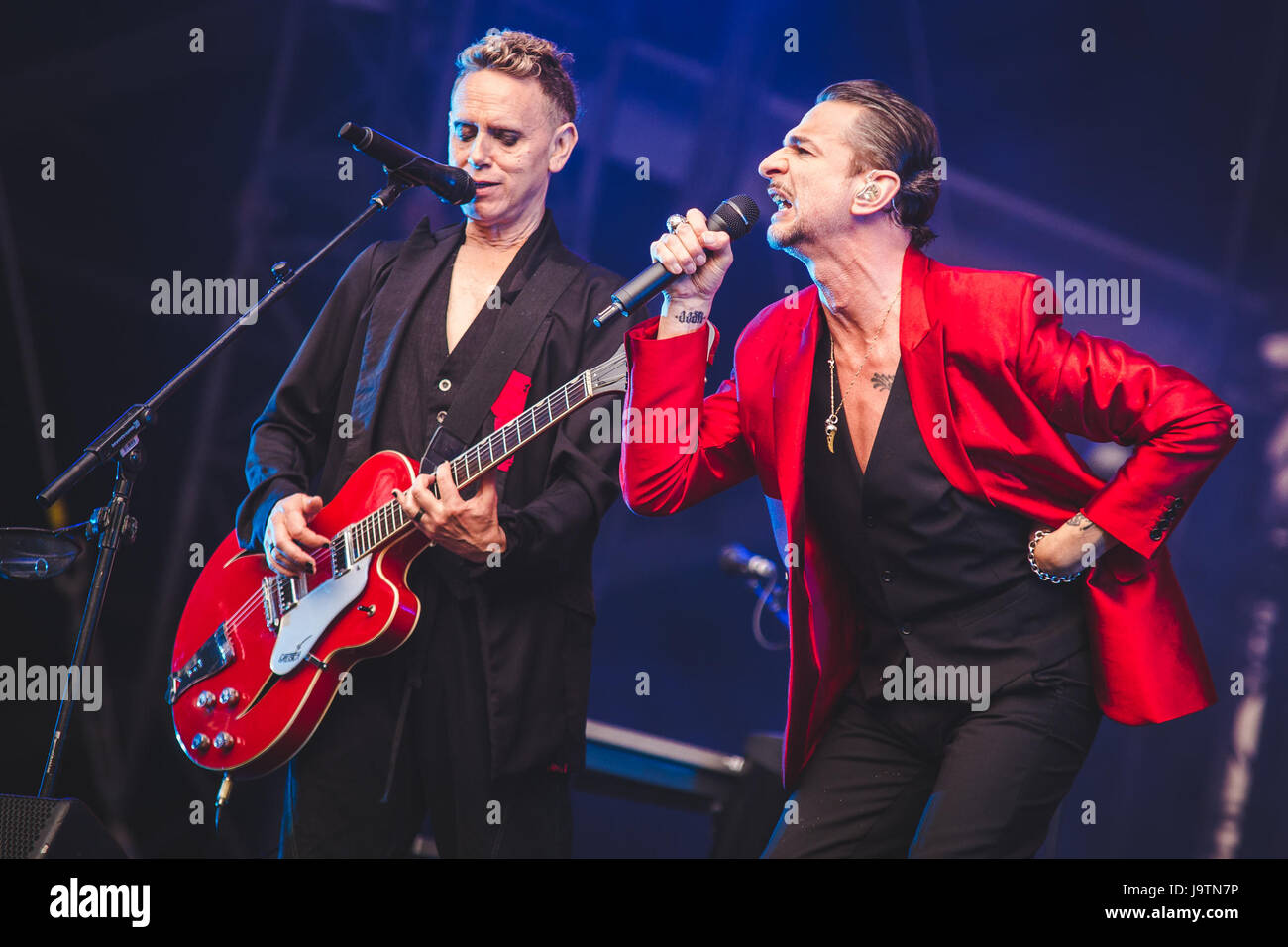 Londra, Regno Unito. Il 3 giugno, 2017. Dave Gahan, Martin Gore e Andy Fletcher del British elctronic Band Depeche Mode, eseguire presso il London Stadium sul solo UK Data di loro 2017 "acquavite" tour globale di credito: Myles Wright/ZUMA filo/Alamy Live News Foto Stock