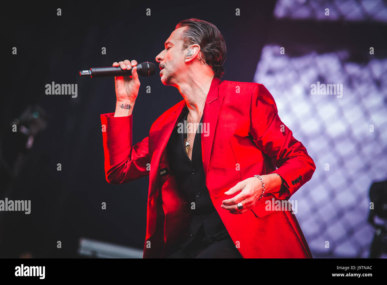 Londra, Regno Unito. Il 3 giugno, 2017. Dave Gahan, Martin Gore e Andy Fletcher del British elctronic Band Depeche Mode, eseguire presso il London Stadium sul solo UK Data di loro 2017 "acquavite" tour globale di credito: Myles Wright/ZUMA filo/Alamy Live News Foto Stock
