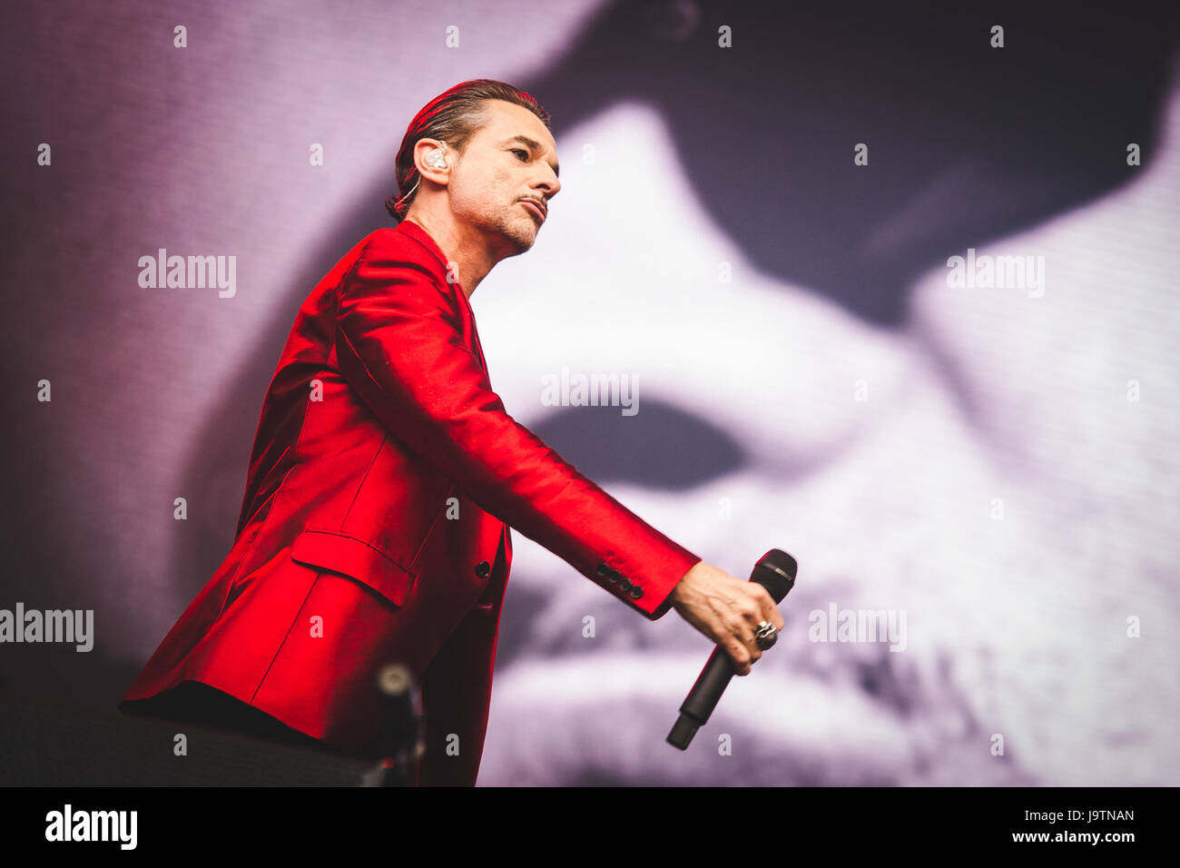 Londra, Regno Unito. Il 3 giugno, 2017. Dave Gahan, Martin Gore e Andy Fletcher del British elctronic Band Depeche Mode, eseguire presso il London Stadium sul solo UK Data di loro 2017 "acquavite" tour globale di credito: Myles Wright/ZUMA filo/Alamy Live News Foto Stock