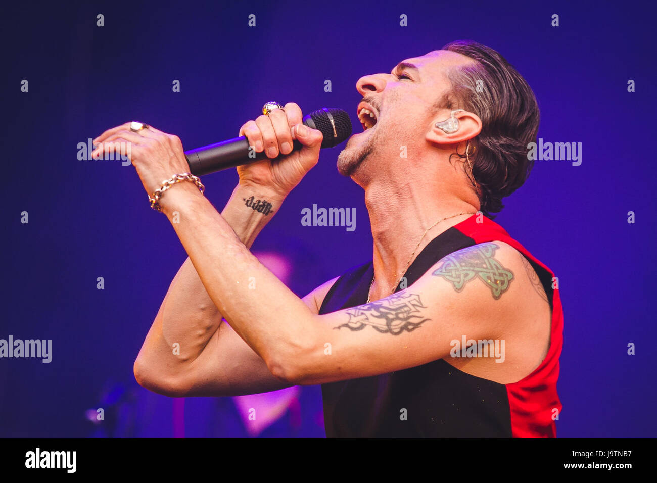 Londra, Regno Unito. Il 3 giugno, 2017. Dave Gahan, Martin Gore e Andy Fletcher del British elctronic Band Depeche Mode, eseguire presso il London Stadium sul solo UK Data di loro 2017 "acquavite" tour globale di credito: Myles Wright/ZUMA filo/Alamy Live News Foto Stock