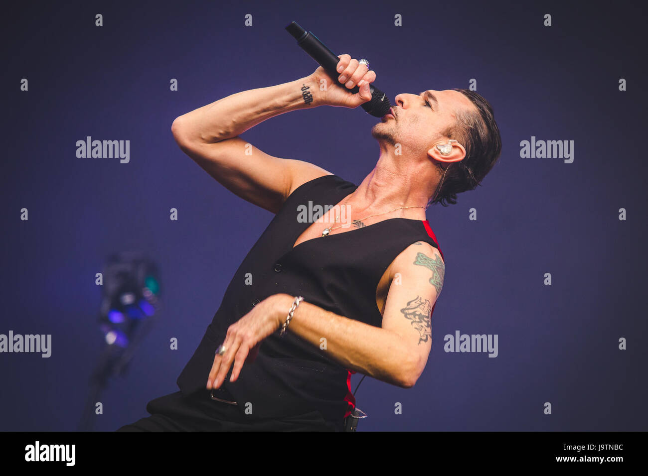 Londra, Regno Unito. Il 3 giugno, 2017. Dave Gahan, Martin Gore e Andy Fletcher del British elctronic Band Depeche Mode, eseguire presso il London Stadium sul solo UK Data di loro 2017 "acquavite" tour globale di credito: Myles Wright/ZUMA filo/Alamy Live News Foto Stock