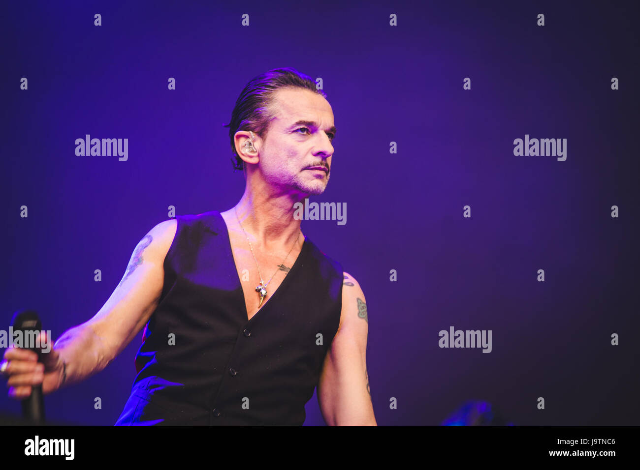 Londra, Regno Unito. Il 3 giugno, 2017. Dave Gahan, Martin Gore e Andy Fletcher del British elctronic Band Depeche Mode, eseguire presso il London Stadium sul solo UK Data di loro 2017 "acquavite" tour globale di credito: Myles Wright/ZUMA filo/Alamy Live News Foto Stock